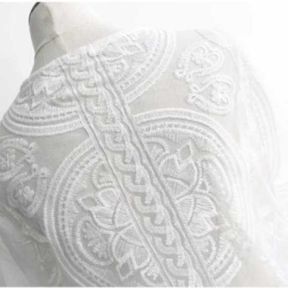 SOLD OUT White Bohemian Scalloped Embriodered Duster Kimono - Picture 7 of 8